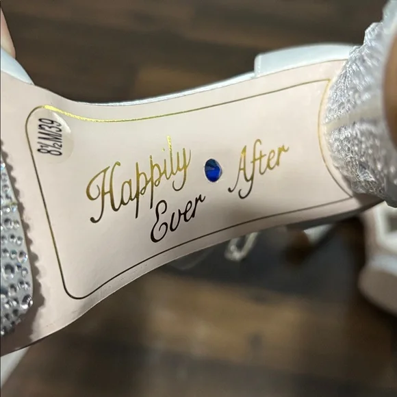 Elegant White Matte Satin Women's Heels - Picture 2 of 4